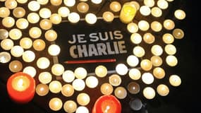 Des bougies et un panneau "Je suis Charlie" à La Rochelle, le 7 janvier 2015