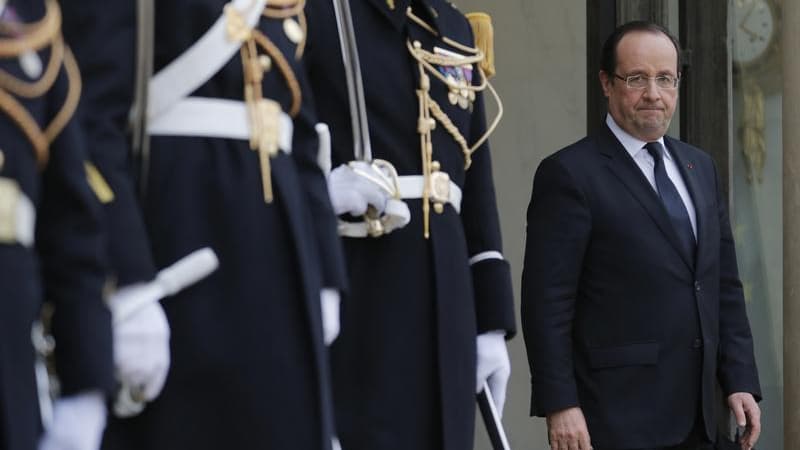 Pour la première fois depuis son élection, François Hollande est confronté à un mouvement de grève des fonctionnaires, une part importante de son électorat qui réclame un geste sur l'emploi et les rémunérations. /Photo prise le 28 janvier 2013/REUTERS/Chr
