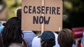 Une pancarte réclamant un cessez-le-feu à Gaza, lors d'une manifestation à Sydney (Australie), le 3 mars 2024.