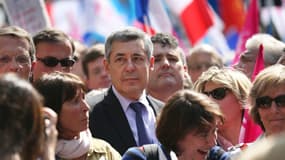 Henri Guaino en avril 2013, dans un cortège de la "Manif pour tous".