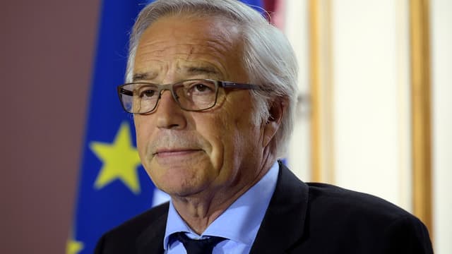 François Rebsamen avait annoncé lundi le déploiement de 100.000 nouveaux contrats aidés