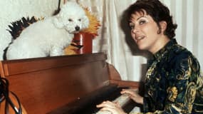 La chanteuse Rika Zaraï à Paris en février 1974