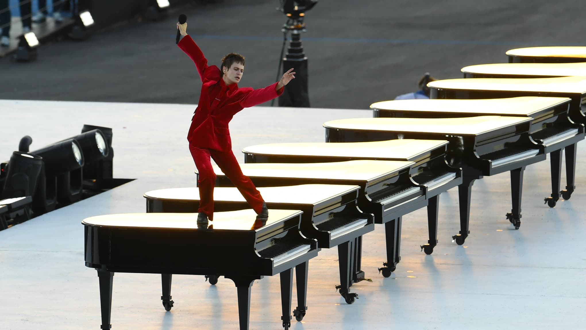 Christine and the Queens lors de la cérémonie d'ouverture des Jeux paralympiques, le 28 août 2024. Christine and the Queens lors de la cérémonie d'ouverture des Jeux paralympiques, le 28 août 2024.
