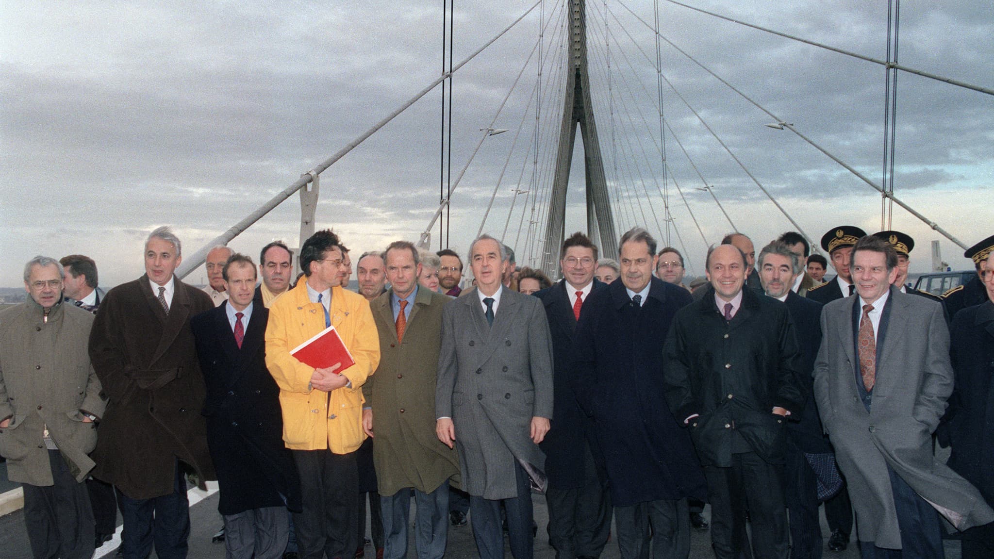 Le pont de Normandie le jour de son inauguration le 20 janvier 1995.