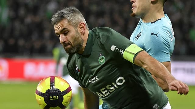 Loïc Perrin au duel avec Lucas Ocampos