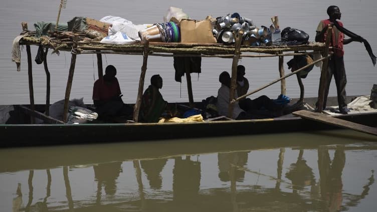 Une pirogue au Mali.