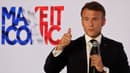 Le président français Emmanuel Macron prononce un discours lors du septième "Sommet Choose France", visant à attirer les investisseurs étrangers dans le pays, au Château de Versailles, à l'extérieur de Paris, le 13 mai 2024.