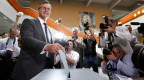 Norbert Hofer, le candidat d'extrême droite à la présidentielle autrichienne, vote, le 22 mai 2016.