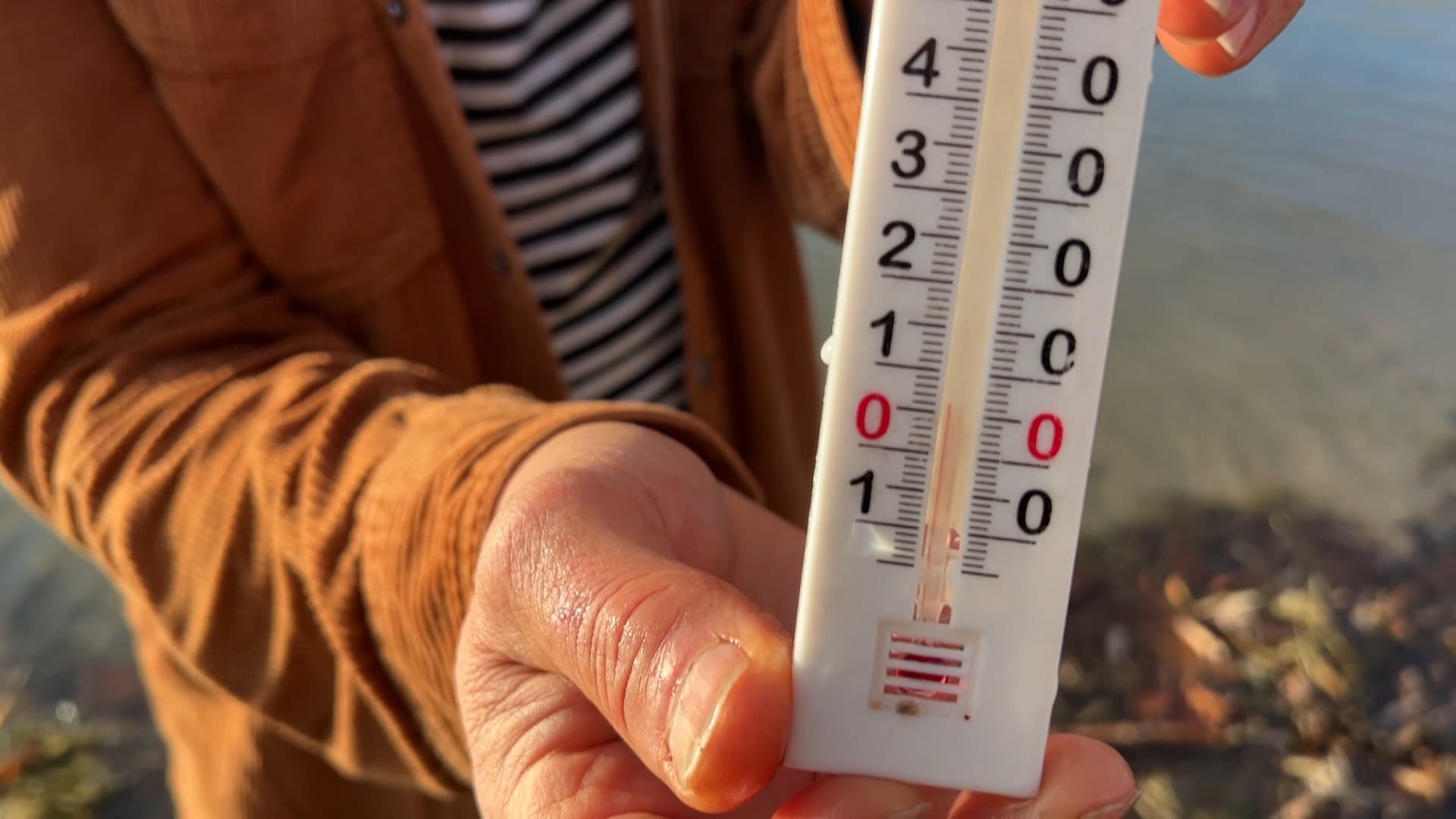 La température de l'eau dans la ballastière de Bischheim ce mercredi 25 décembre avoisine les 5°C La température de l'eau dans la ballastière de Bischheim ce mercredi 25 décembre avoisine les 5°C