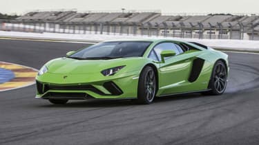 Avoir une Aventador avec un réservoir plein, cela peut être dangereux.
