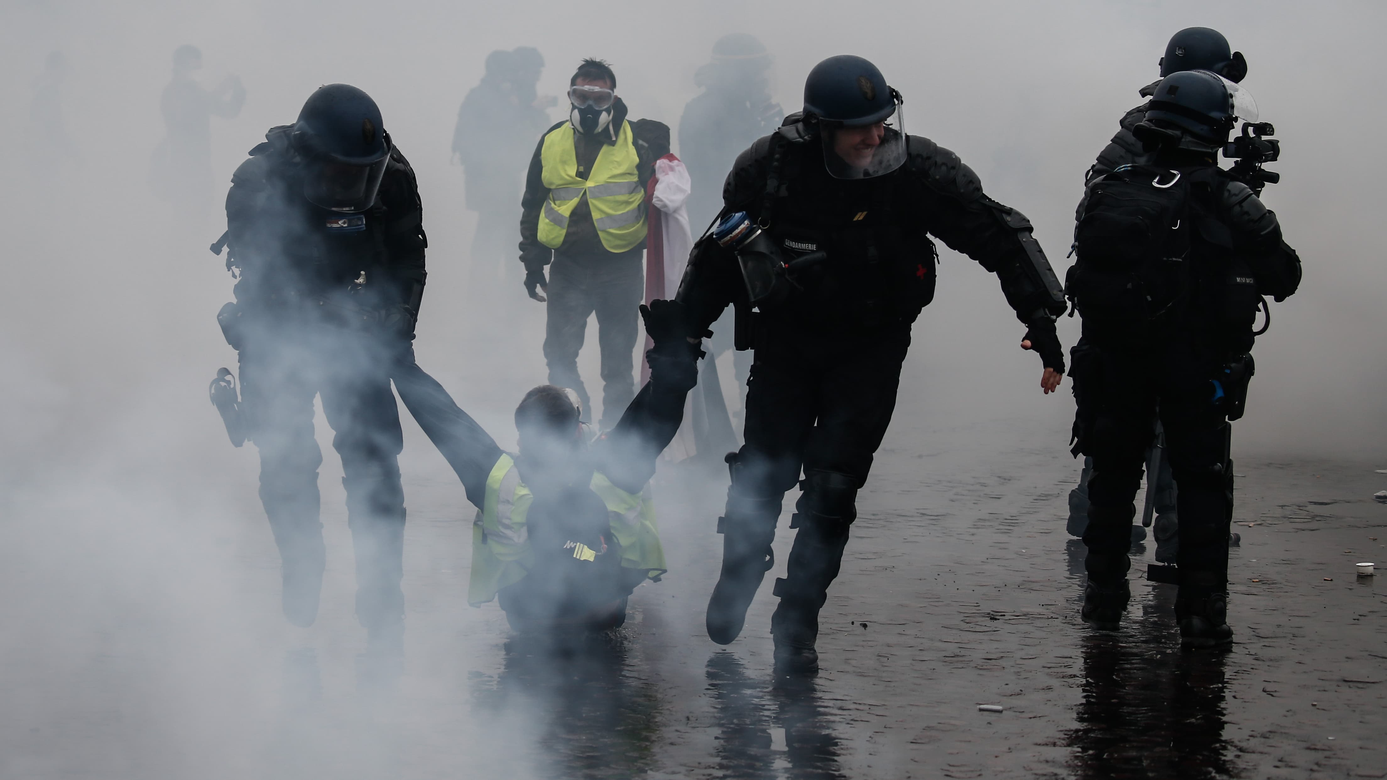 Émeutes à Paris un fiasco pour les forces de l'ordre?