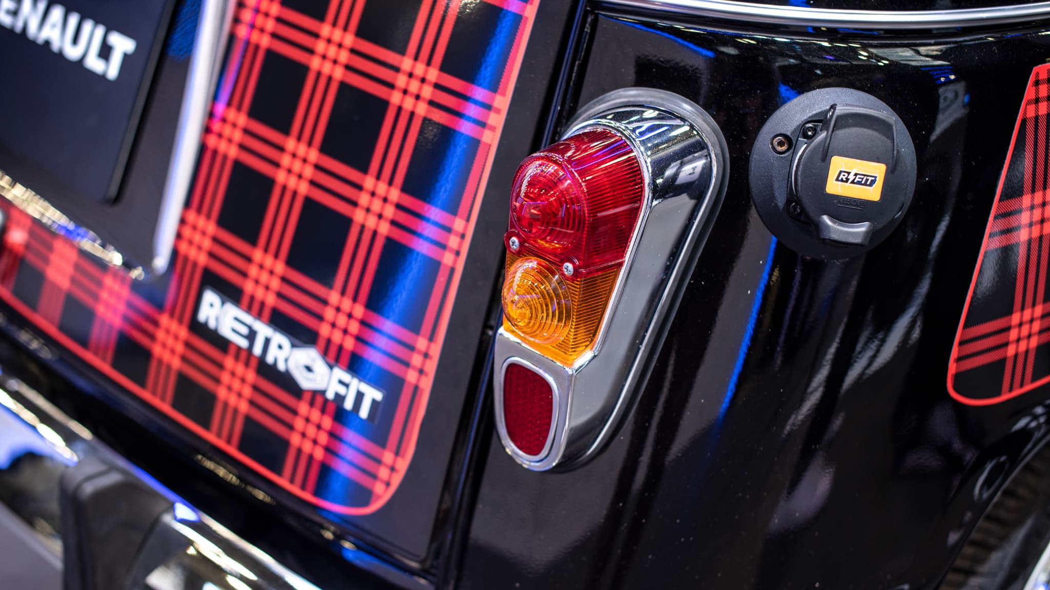 La 4L est le premier modèle à pouvoir recevoir le kit rétrofit conçu par R-Fit. La 4L est le premier modèle à pouvoir recevoir le kit rétrofit conçu par R-Fit.