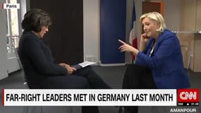 Une journaliste de CNN rappelle à Marine Le Pen ses propos chocs sur les immigrants.