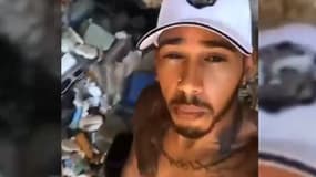Lewis Hamilton nettoie une plage