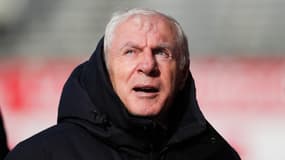 Luis Fernandez pensif en marge d'un match du PSG, le 25 octobre 2025