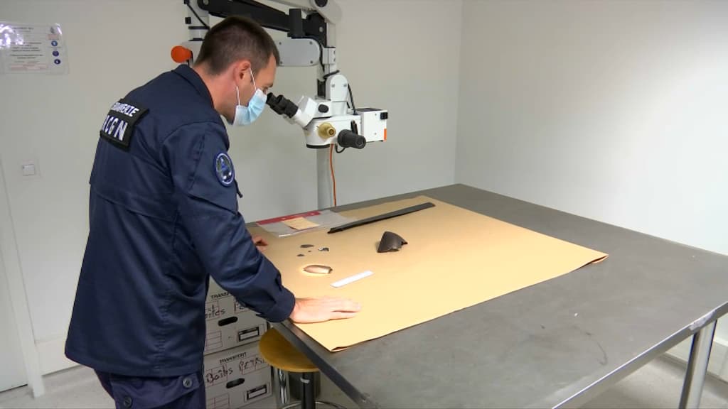 Les experts de l'Institut de recherche criminelle de la gendarmerie nationale ont analysé les débris du véhicule pour remonter jusqu'au propriétaire de la voiture incriminée. Les experts de l'Institut de recherche criminelle de la gendarmerie nationale ont analysé les débris du véhicule pour remonter jusqu'au propriétaire de la voiture incriminée.