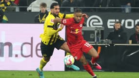 Christopher Nkunku au duel avec Emre Can, à Dortmund le 3 mars 2023