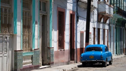 L'opposition ne pouvant présenter de candidat, le scrutin de ces municipales est sans suspens. Il devrait mener, après un processus complexe, à la réélection de Raul Castro, en février prochain.