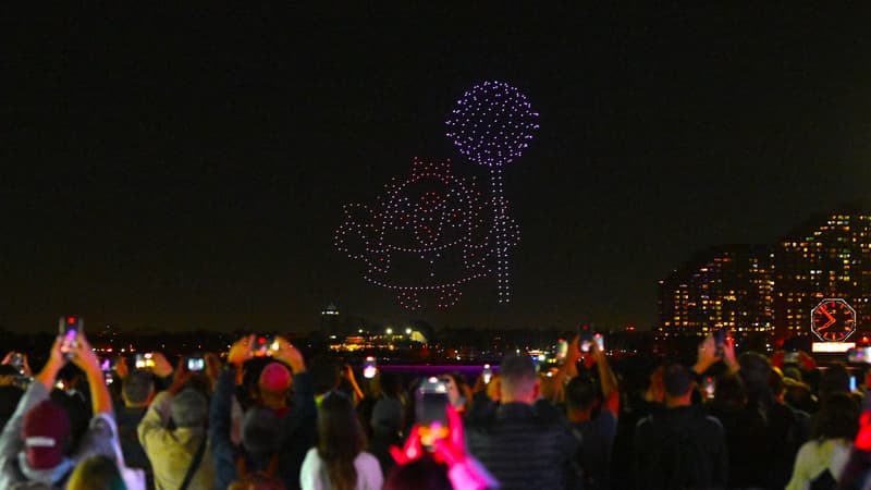 500 drones illuminent le ciel de New-York pour fêter les dix ans de Candy Crush