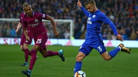 Joe Bennett déborde Fernandinho