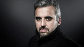 Alexis Corbière, porte-parole de Jean-Luc Mélenchon, ici à Paris le 17 février 2017, dénonce "une campagne" de Hamon qui a "insinué" des choses "indignes" contre Mélenchon