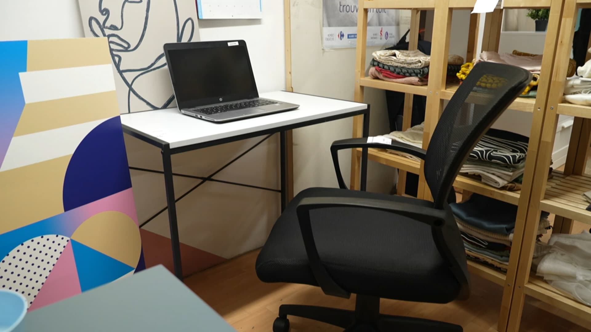 "Mon appartement va devenir historique": la seconde vie du mobilier du