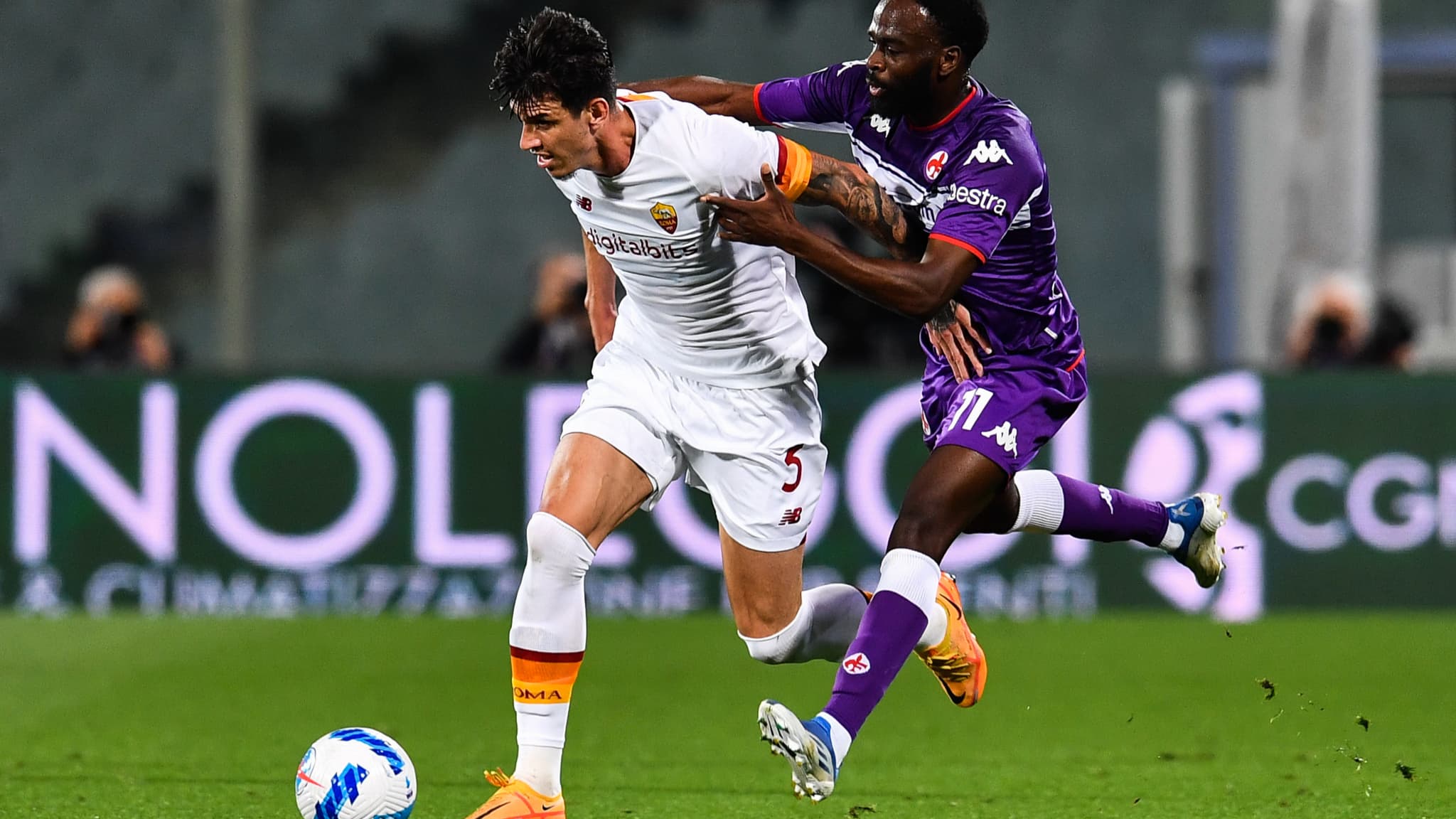 Roma fallen gegen Fiorentina und versuchen, auf den 5. Platz abzurutschen