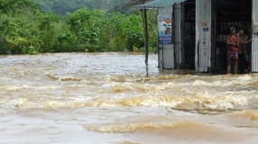 Inondations au Sri Lanka provoquées par les fortes pluies de mousson, le 26 mai 2017 dans le quartier de Kaduwela, à Colombo