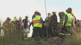 Près de 200 mineurs refuseraient de sortir de la mine par peur d'être arrêtés.