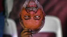 Un masque représentant lancien président Lula