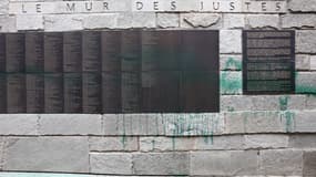 De la peinture verte jetée sur le Mur des Justes, au Mémorial de la Shoah, à Paris, le 31 mai 2025.