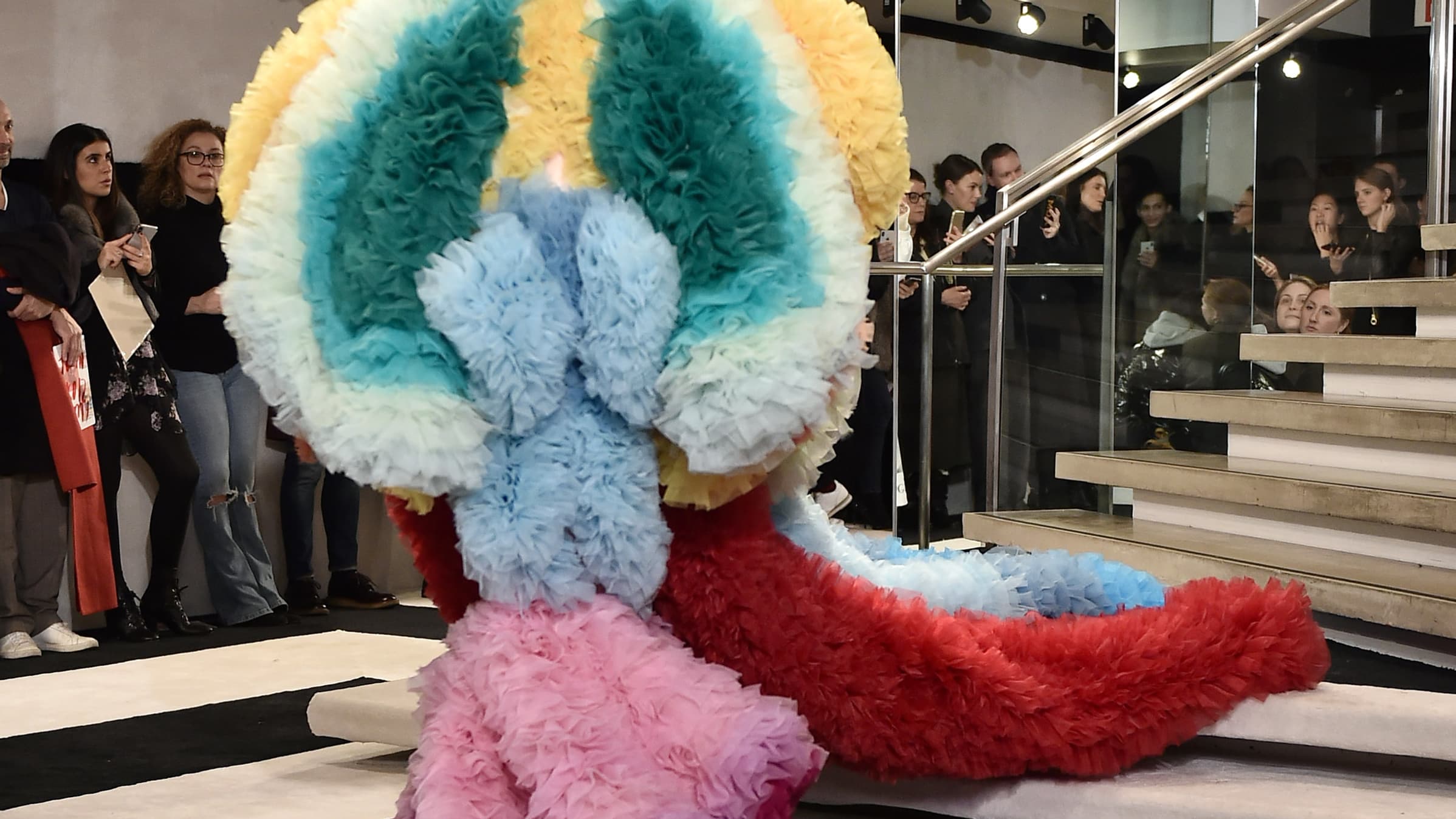 Gwendoline Christie lors du défilé Tomo Koizumi à New York 