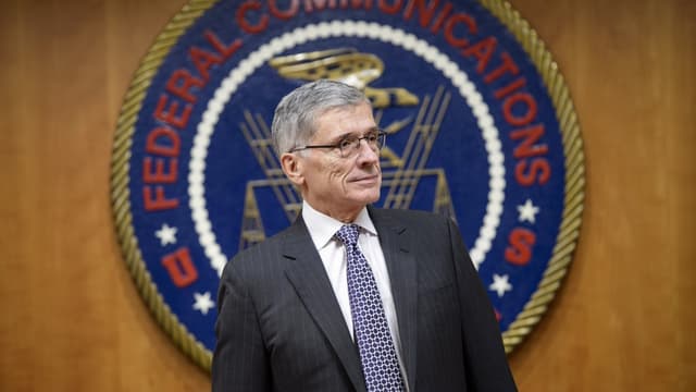 Le président de la FCC se prononce clairement en faveur d'un Internet "ouvert" et "neutre" traitant tous les flux circulant sur son infrastructure, sur un pied d'égalité.