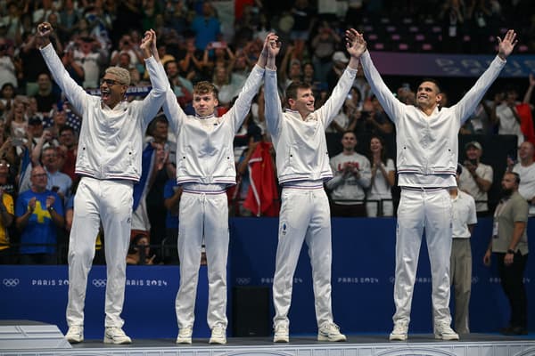 Yohann Ndoye-Brouard, Léon Marchand, David Grousset et Florent Manaudou ont décroché l'argent sur 4x100m 4 nages aux JO 2024.