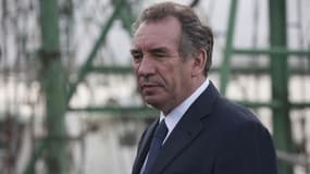 François Bayrou, qui avait créé la surprise en 2007, voit s'éloigner l'espoir de conserver son titre de "troisième homme" de l'élection présidentielle en 2012, selon les analystes. Dans deux sondages publiés mardi, le candidat centriste apparaît en perte
