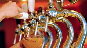 Si on considère tout l'alcool consommé en France uniformément dans toute la population de 15 ans et plus, on obtient une consommation de 27 grammes d'alcool pur par adulte et par jour.