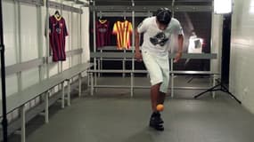 Quand Neymar jongle avec une orange et un chewing-gum