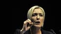 Marine Le Pen a affirmé jeudi sa volonté de réconcilier le Front national avec le corps enseignant, auquel elle a promis de "revaloriser l'école". La candidate à la présidentielle de 2012 a estimé que sa famille politique avait commis une "erreur" en s'en