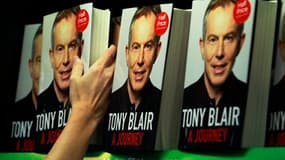 Dans ses Mémoires, intitulés "A Journey" (Un voyage) et parus mercredi, l'ancien Premier ministre britannique Tony Blair reconnaît ne pas avoir imaginé au début de la guerre en Irak le "cauchemar" qui allait suivre, mais maintient qu'il ne regrette en rie