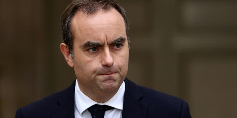 Sébastien Lecornu s'exprime à l'Hôtel Matignon après avoir démissionné de ses fonctions de Premier ministre , le 6 octobre 2025 à Paris