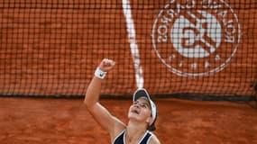 La Tchèque Barbora Krejcikova après sa victoire sur la Grecque Maria Sakkari en demi-finale de Roland-Garros, le 10 juin 2021