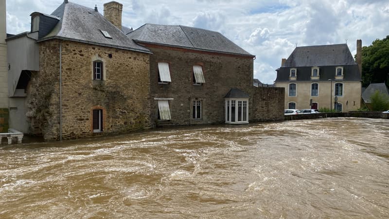 La commune de Craon en Mayenne, qui a subi des inondations après la sortie de son lit de l'Oudon.
