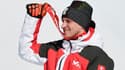L'Autrichien Matthias Mayer reçoit sa médaille d'or après sa victoire sur le super-G des Jeux olympiques de Pékin, le 8 février 2022