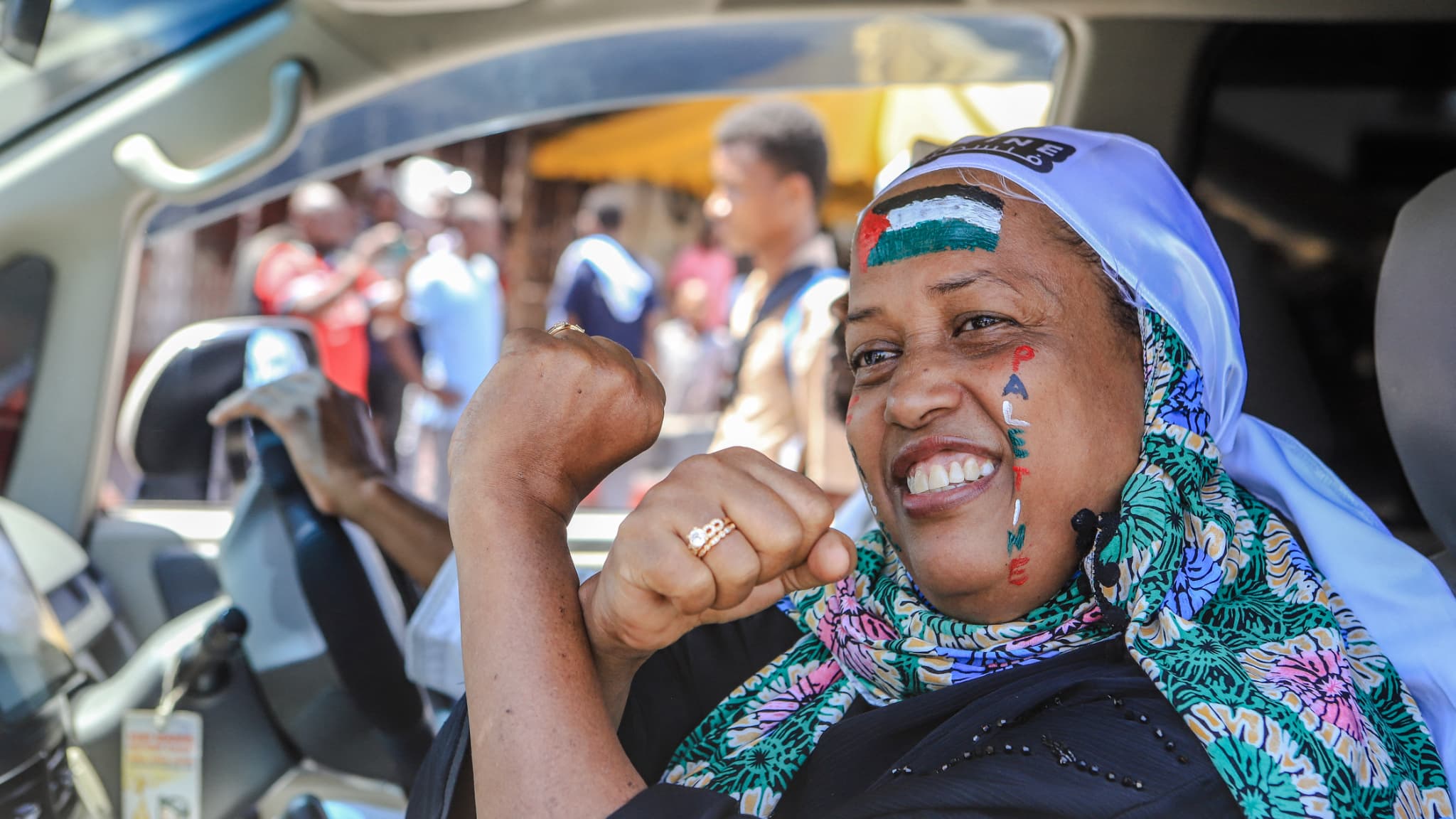 Une femme avec le drapeau palestinien lors d'une manifestation de solidarité avec la Palestine à Mombasa, au Kenya, le 21 octobre 2023. Une femme avec le drapeau palestinien lors d'une manifestation de solidarité avec la Palestine à Mombasa, au Kenya, le 21 octobre 2023.