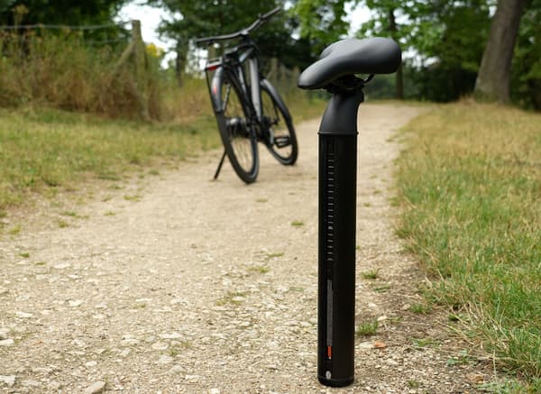 La batterie (360 Wh) du VAE se situe sous la selle. Pratique...ou pas selon les usages. 