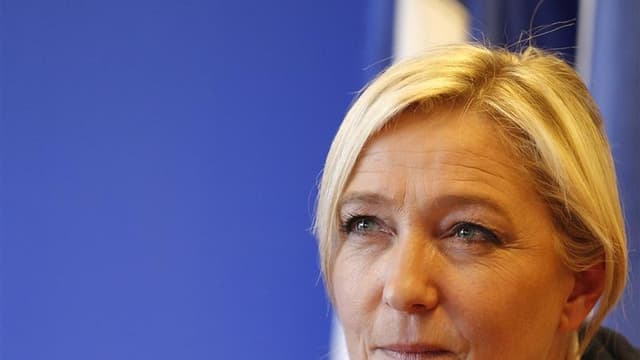 Marine Le Pen effectue une percée dans les intentions de vote au premier tour de la présidentielle dans deux sondages, l'un de CSA (19%) et l'autre de l'Ifop (21,5%), après une phase de consolidation pendant plusieurs mois. Dans les deux cas, la président