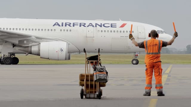 Un avion Air France sur la piste de l'aéroport de Lille (illustration).