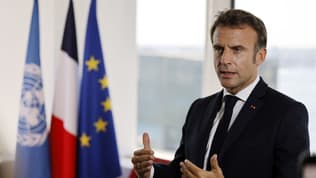 Le président français Emmanuel Macron s'adresse à la mission permanente de la France aux Nations unies, à New York, le 21 septembre 2022.
