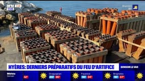 Hyères: les derniers préparatifs avant le feu d'artifice 