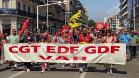 Des manifestants dans les rues de Toulon ce mardi 6 juin 2023.